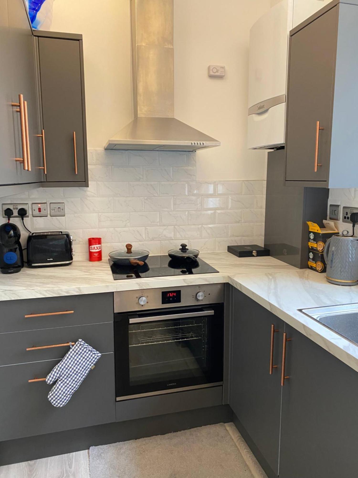 Charming Newly Refurb 2-Bed 2-Bath Whole Apartment Near Hyde Park & Kensington, Prime Paddington Location Zone 1 Londen Buitenkant foto
