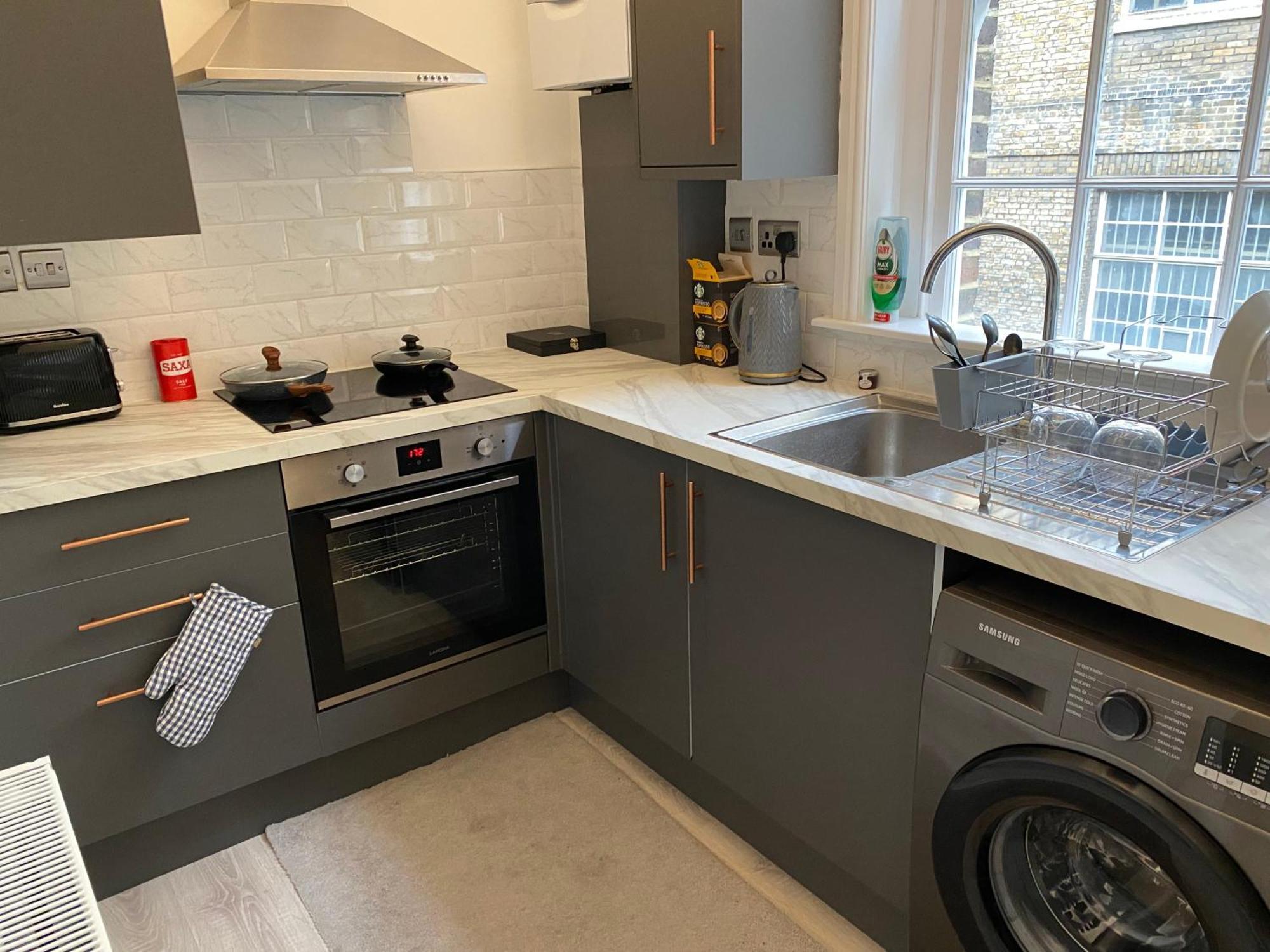 Charming Newly Refurb 2-Bed 2-Bath Whole Apartment Near Hyde Park & Kensington, Prime Paddington Location Zone 1 Londen Buitenkant foto