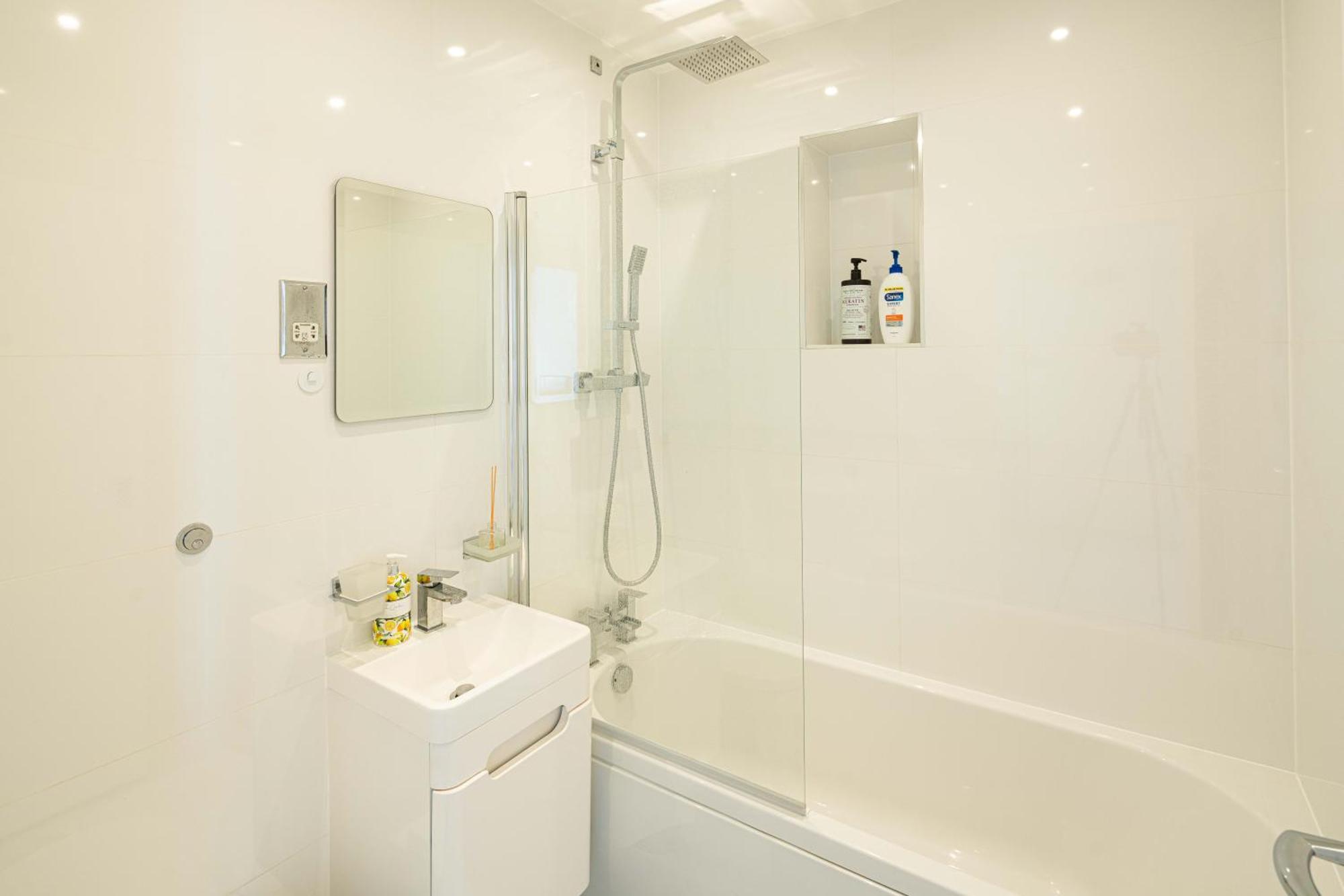 Charming Newly Refurb 2-Bed 2-Bath Whole Apartment Near Hyde Park & Kensington, Prime Paddington Location Zone 1 Londen Buitenkant foto